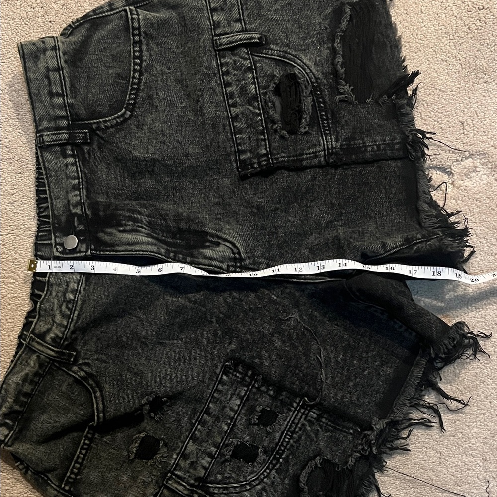 ✨ Trendy Washed Black High-Rise Distressed Cargo Shorts ✨ - Picture 3 of 10